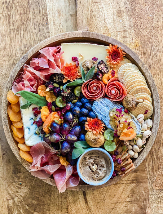 The Perfect Thanksgiving Grazing Board: A Guide to Building a Beautiful Holiday Spread